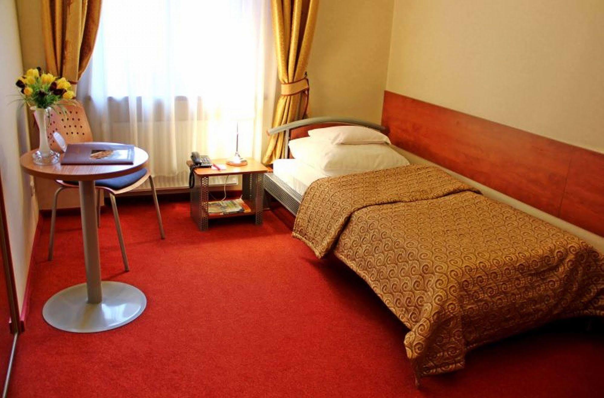 Hotel Europa Kaliszki Εξωτερικό φωτογραφία