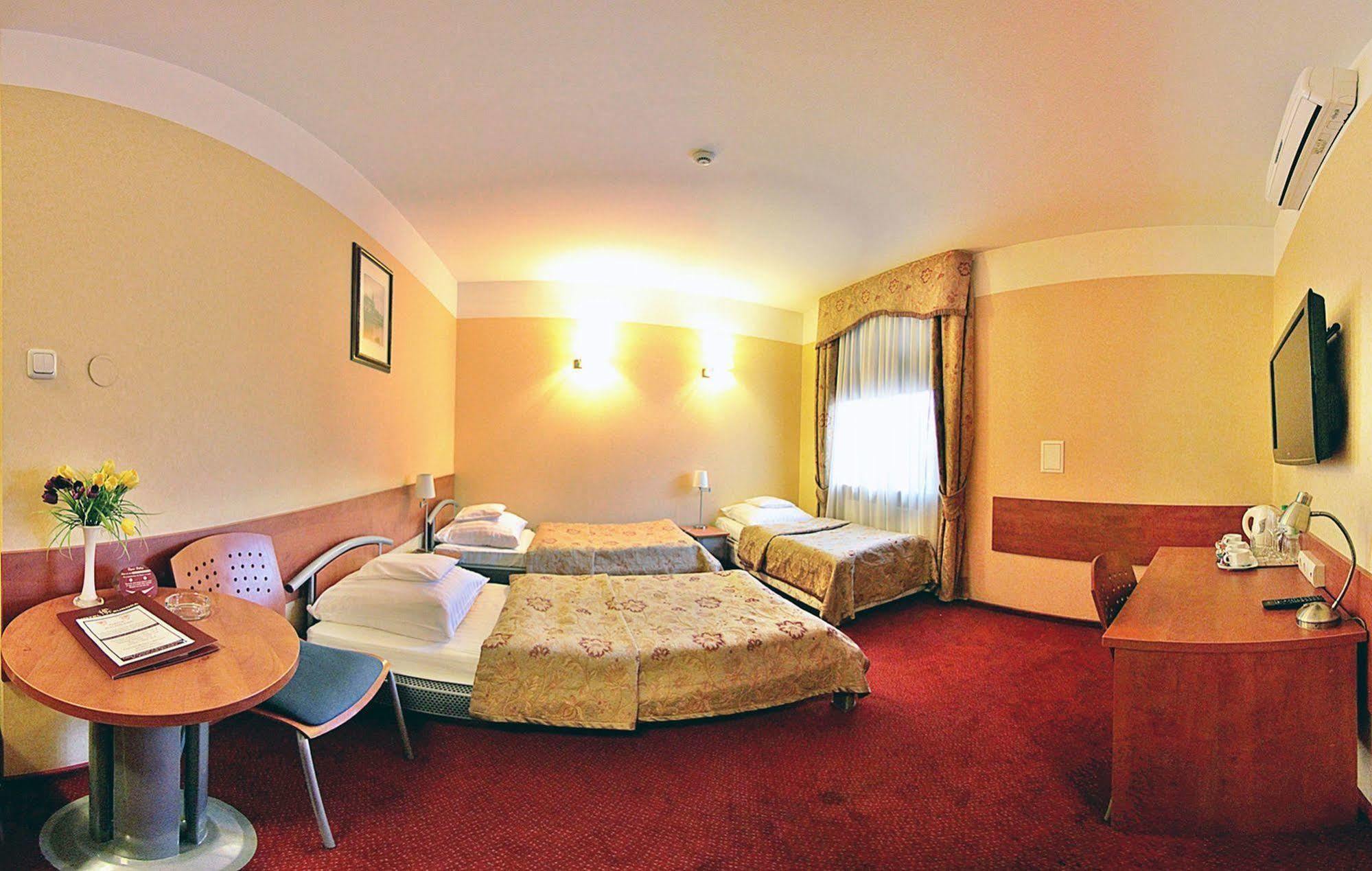 Hotel Europa Kaliszki Εξωτερικό φωτογραφία